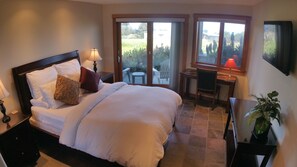 4 bedrooms, desk, iron/ironing board, free WiFi