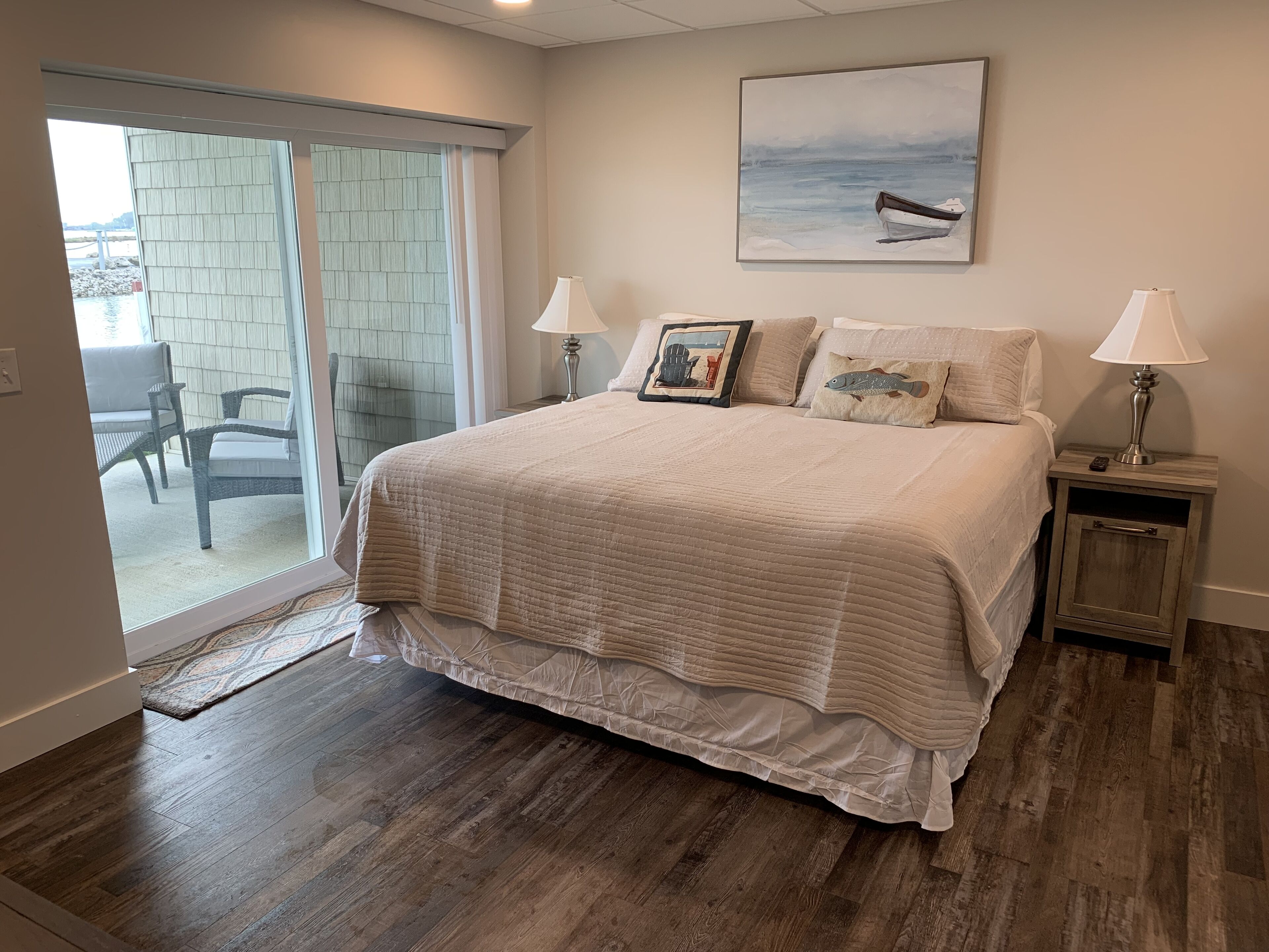 #C - 1 of 4 Waterfront Rental Units - Clean, Safe & Small Complex (Sleeps 8-32)