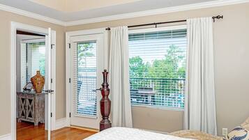 3 bedrooms, desk, iron/ironing board, free WiFi