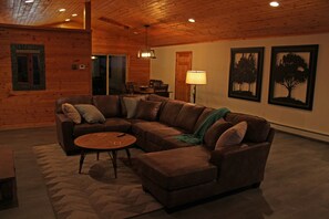 Smart TV, chimenea y impresora 
