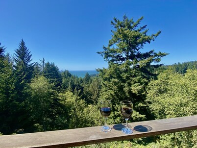 Stunning Custom Cabin in the woods; Mountain and Ocean Views!