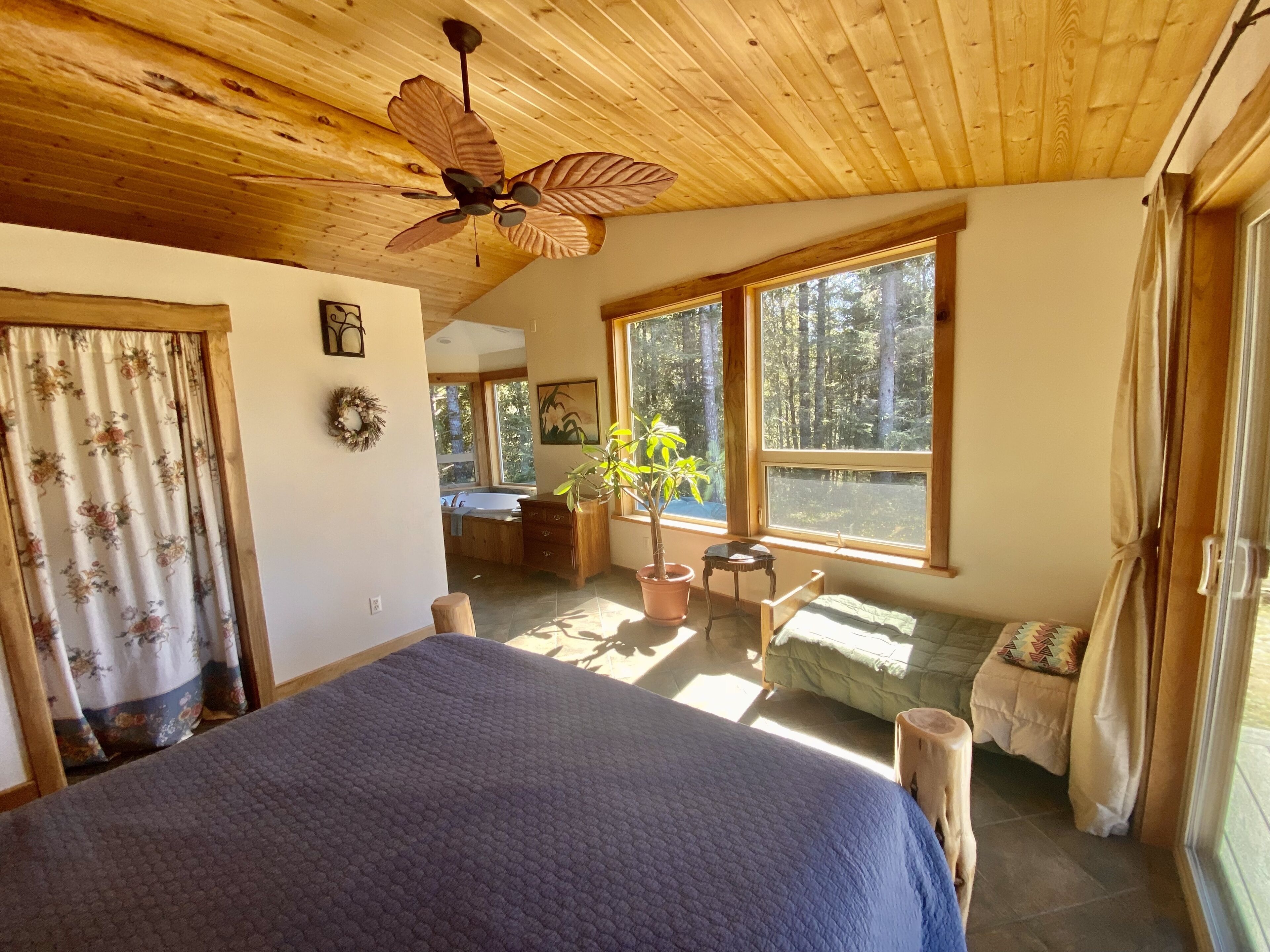 2 bedrooms, desk, iron/ironing board, free WiFi