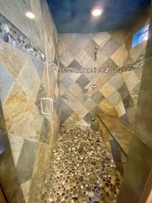 Combined shower/bathtub, hair dryer, towels, soap