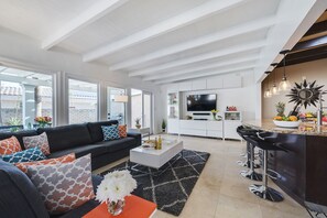 Smart TV, fireplace - PS Retreat: Amazing Outdoor Living and Stunning Views. The Ideal PS Retreat (Palm Springs)