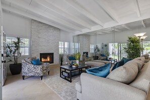 Smart TV, fireplace - PS Retreat: Amazing Outdoor Living and Stunning Views. The Ideal PS Retreat (Palm Springs)