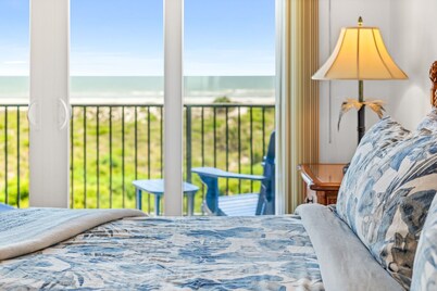 OCEANFRONT 2 bed/2.5 bath Townhouse! Pool & Tennis