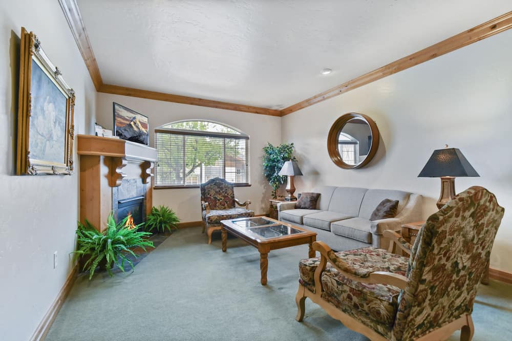 Family Getaway~Pool, Tubing, Skiing, & Ice Castles Villa 1065-2