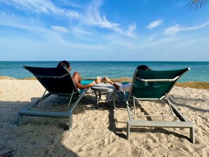 Liegestühle, Strandtücher
