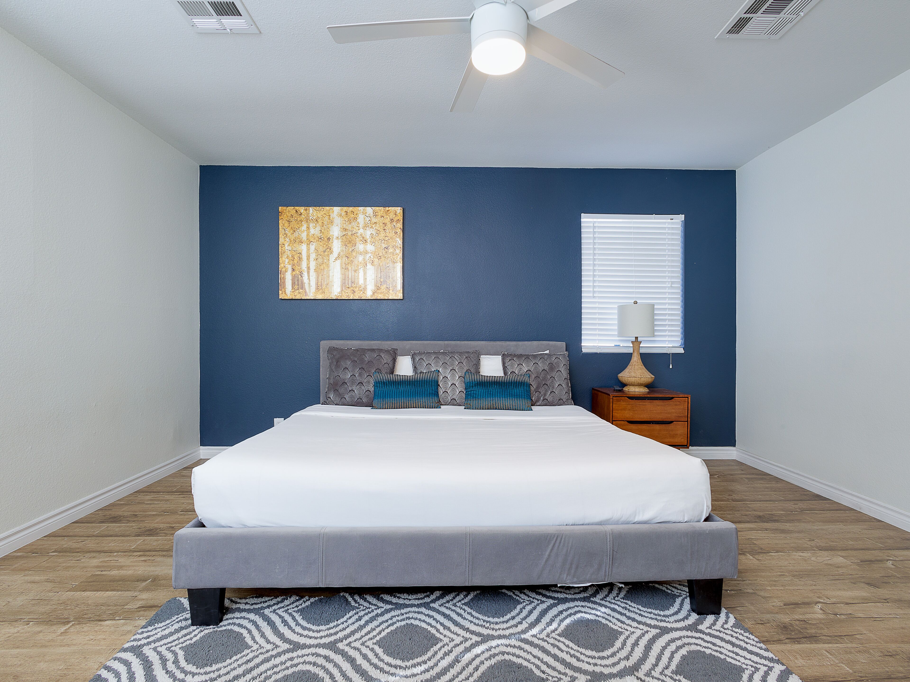 Mid Century Modern Desert Oasis with a relaxing Hot Tub