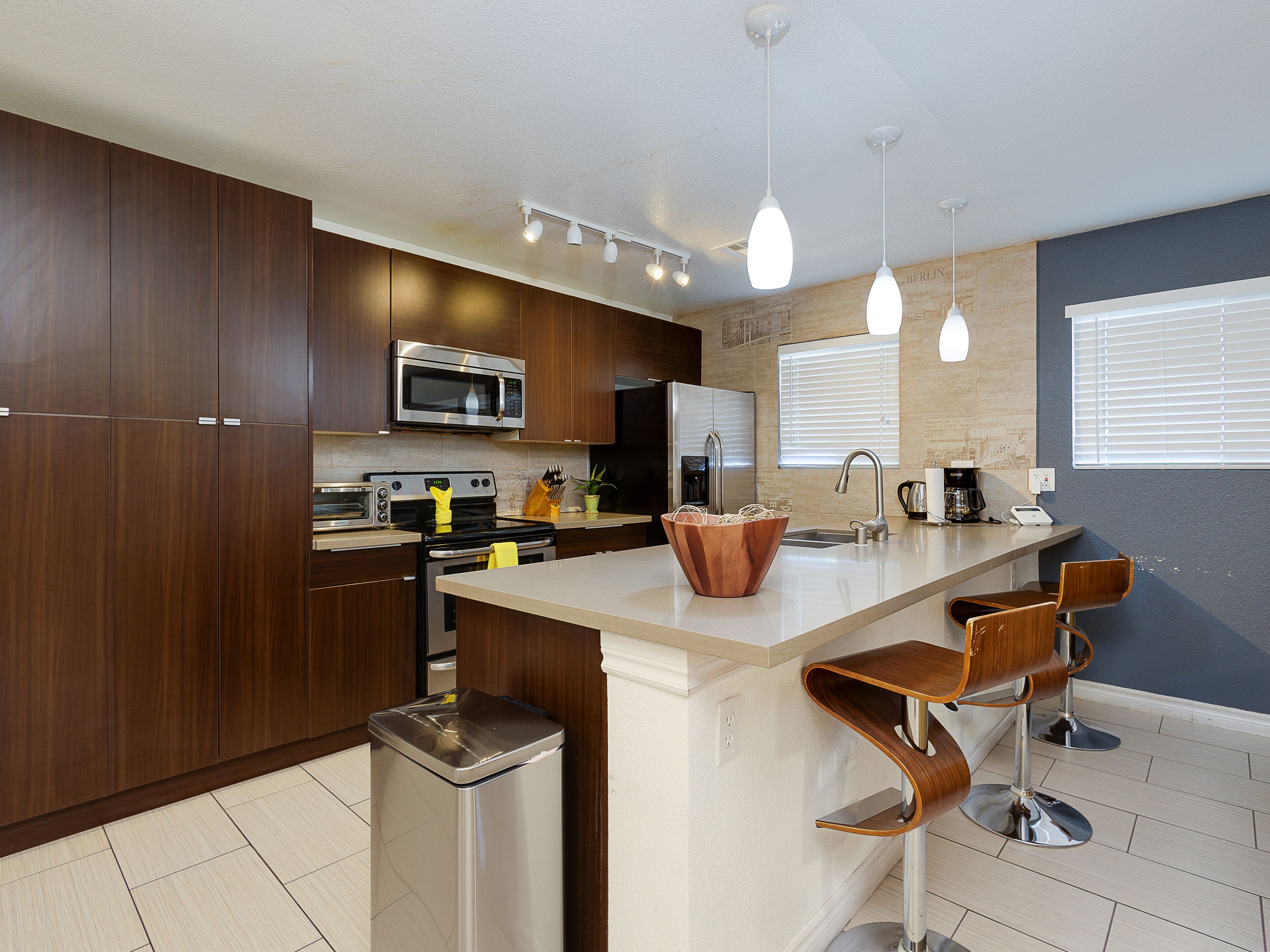 Mid Century Modern Desert Oasis with a relaxing Hot Tub