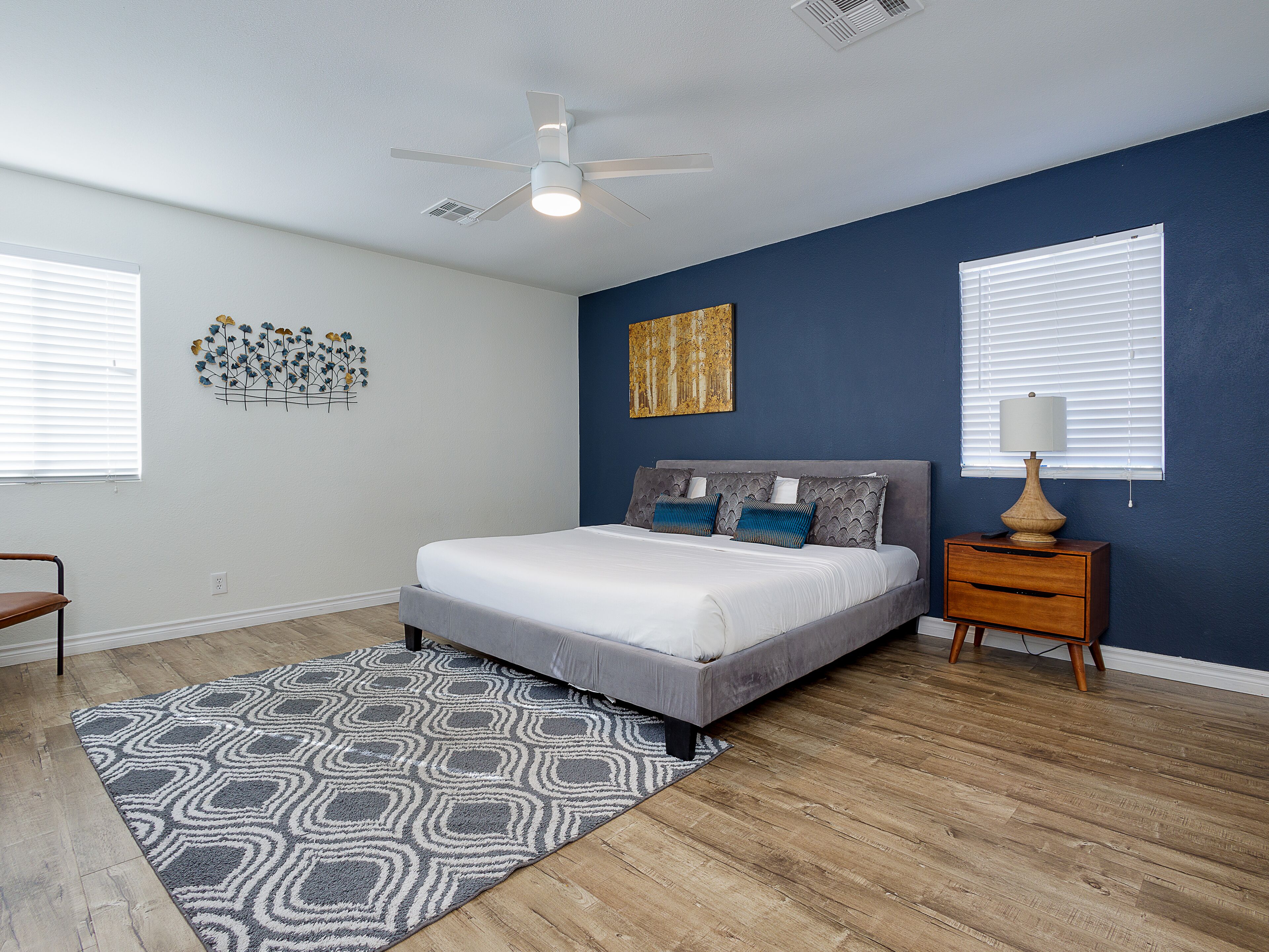 Mid Century Modern Desert Oasis with a relaxing Hot Tub