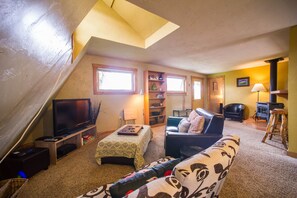 Smart TV, fireplace, Netflix, DVD player