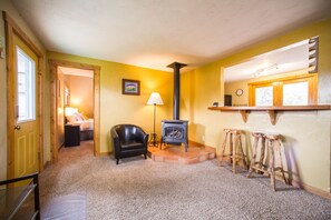 Smart TV, fireplace, Netflix, DVD player