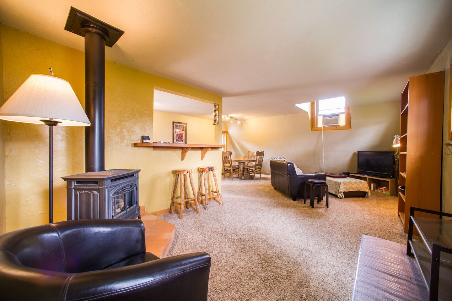 Smart TV, fireplace, Netflix, DVD player