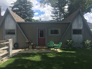 Exterior - Cozy & clean single family home, pet-friendly, large fenced yard, walk downtown (Salida)