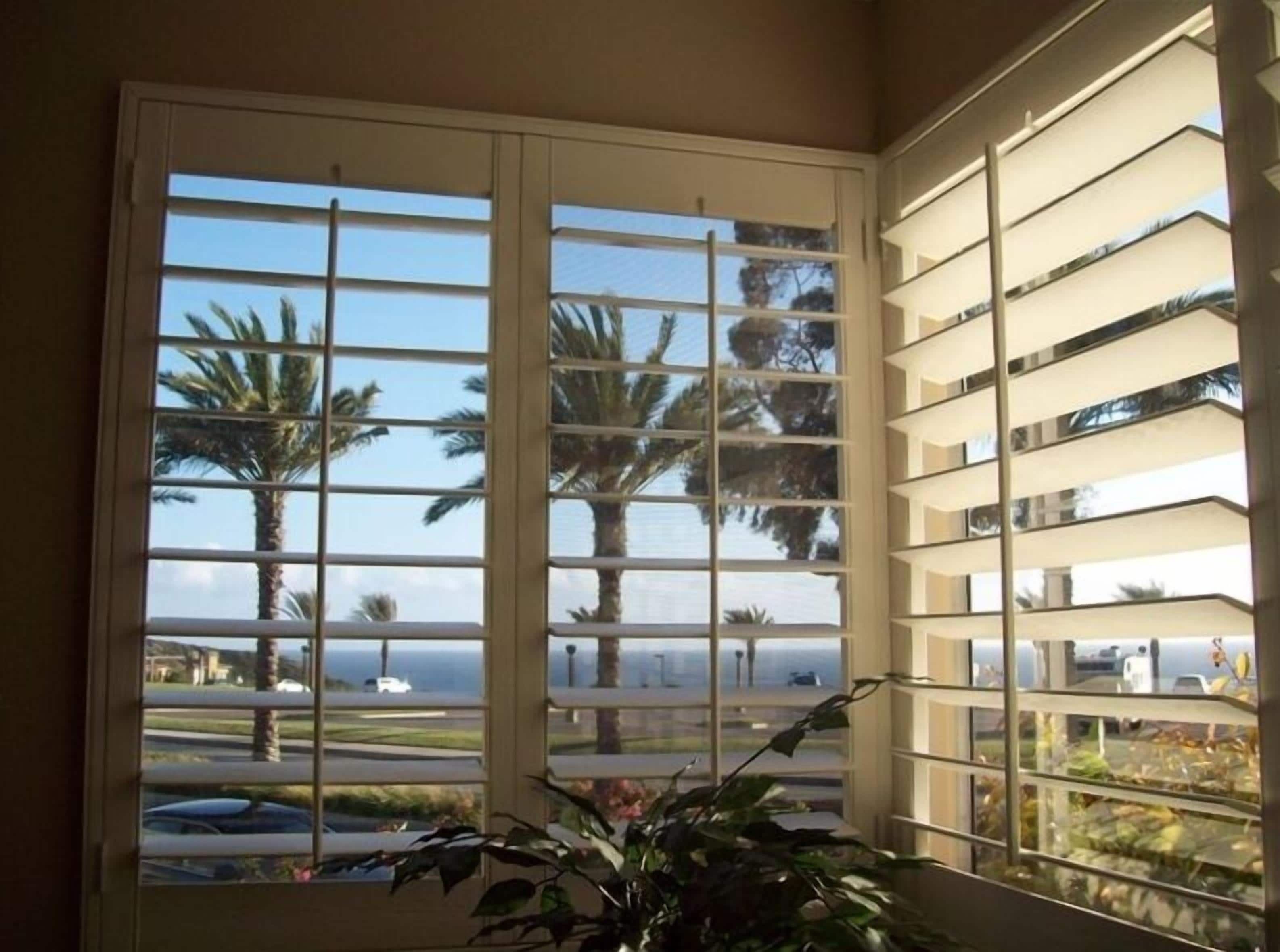  Attractive Ocean View Condo, Pool, Jacuzzi, Beach access