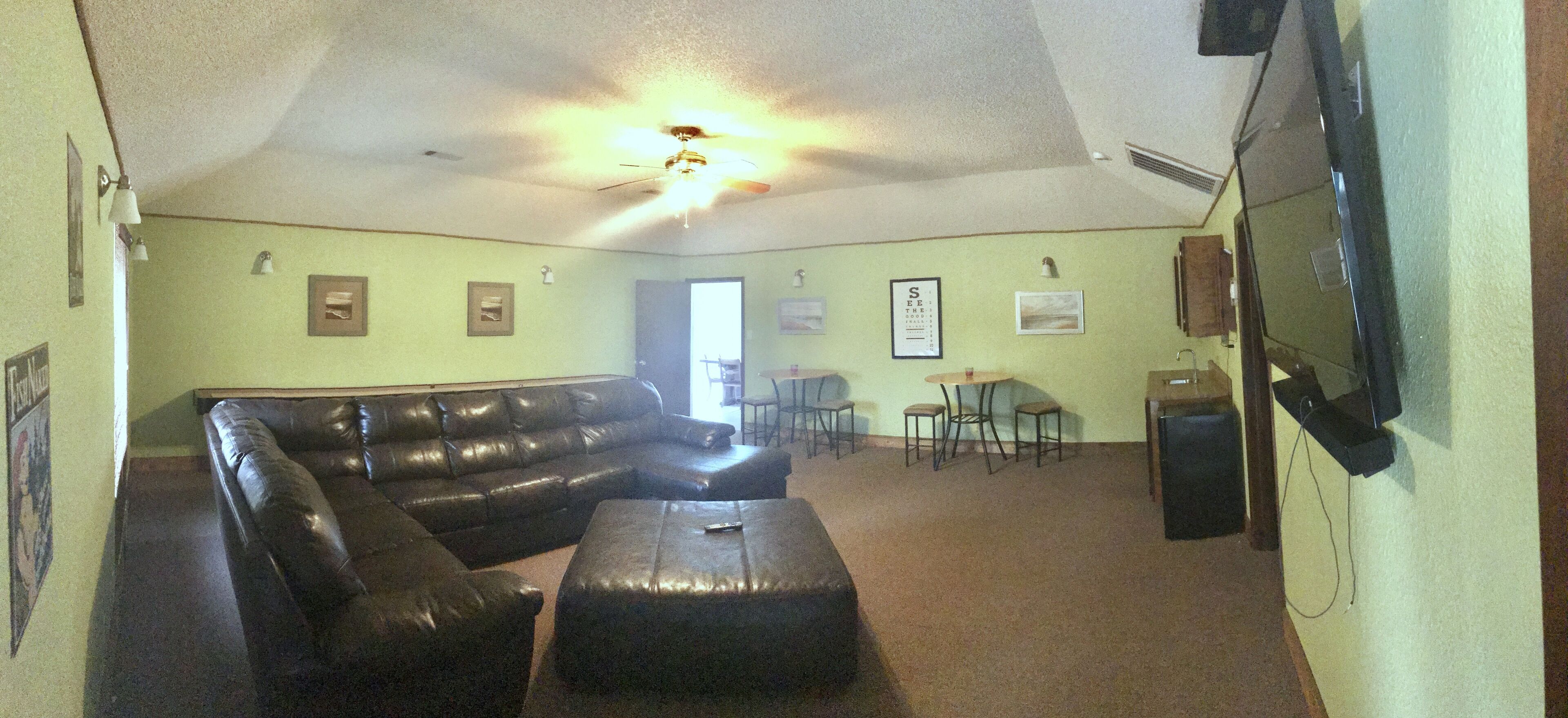 Corporate/Family/Large Group Fishing and Hunting Lodge near the beach!