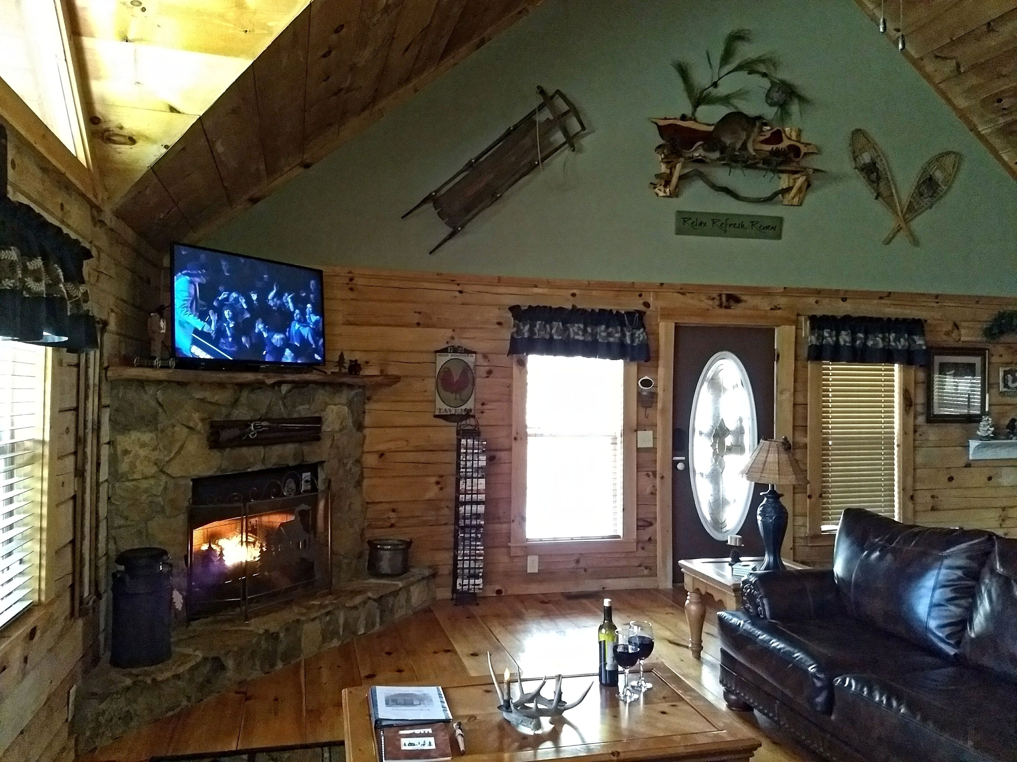 Tree  House Lodge (Real Log Mountain Paradise)