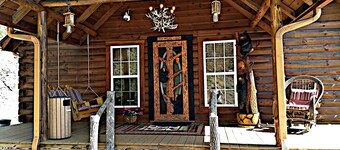 Tree House Lodge (Real Log Mountain Paradise)