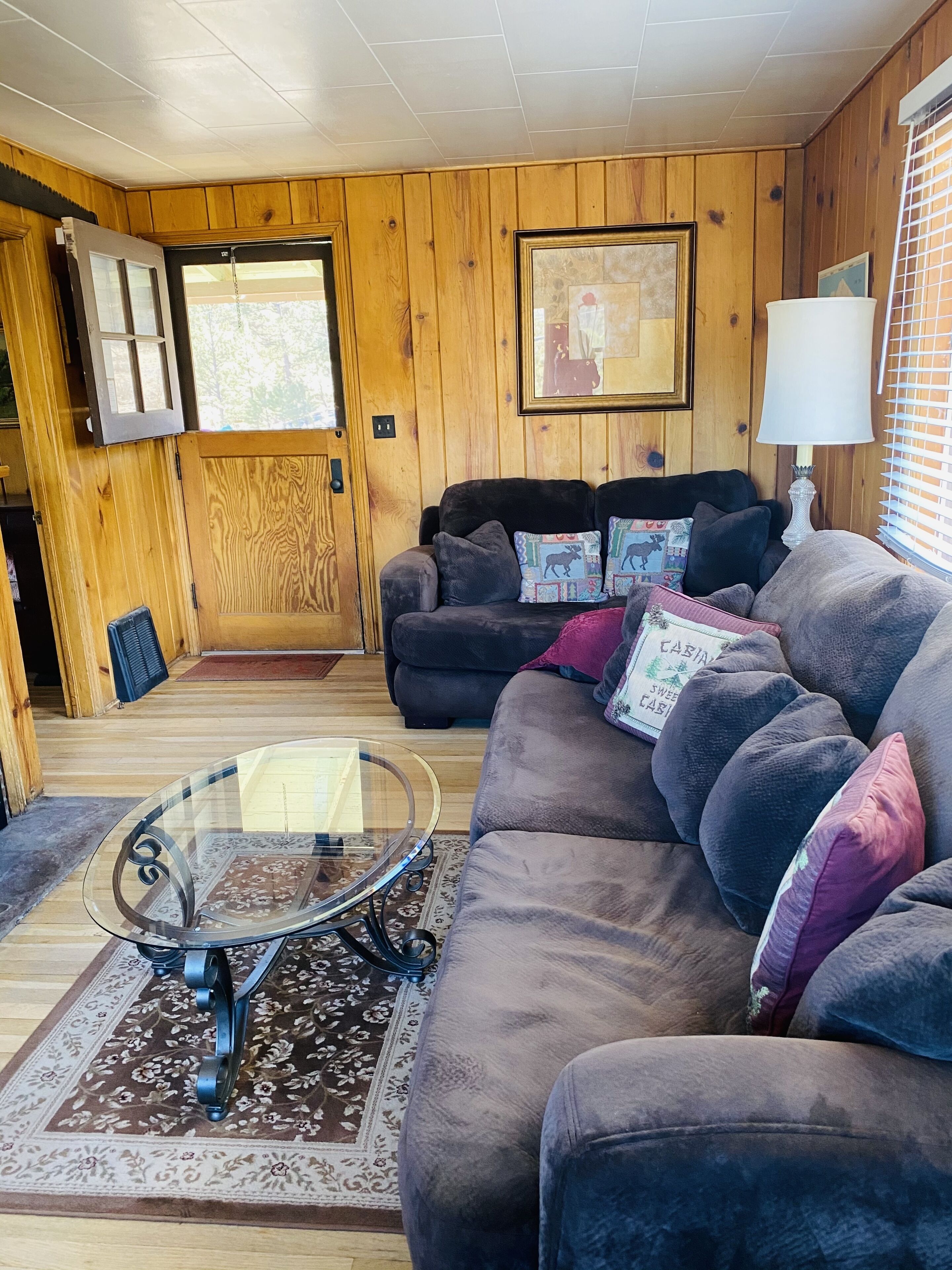 Winter is coming quickly, come enjoy the snow in this charming rustic cabin.