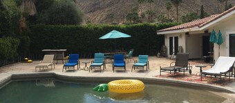 12 Guests Home in Araby Cove Neighborhood Views of Mountains and City Lights