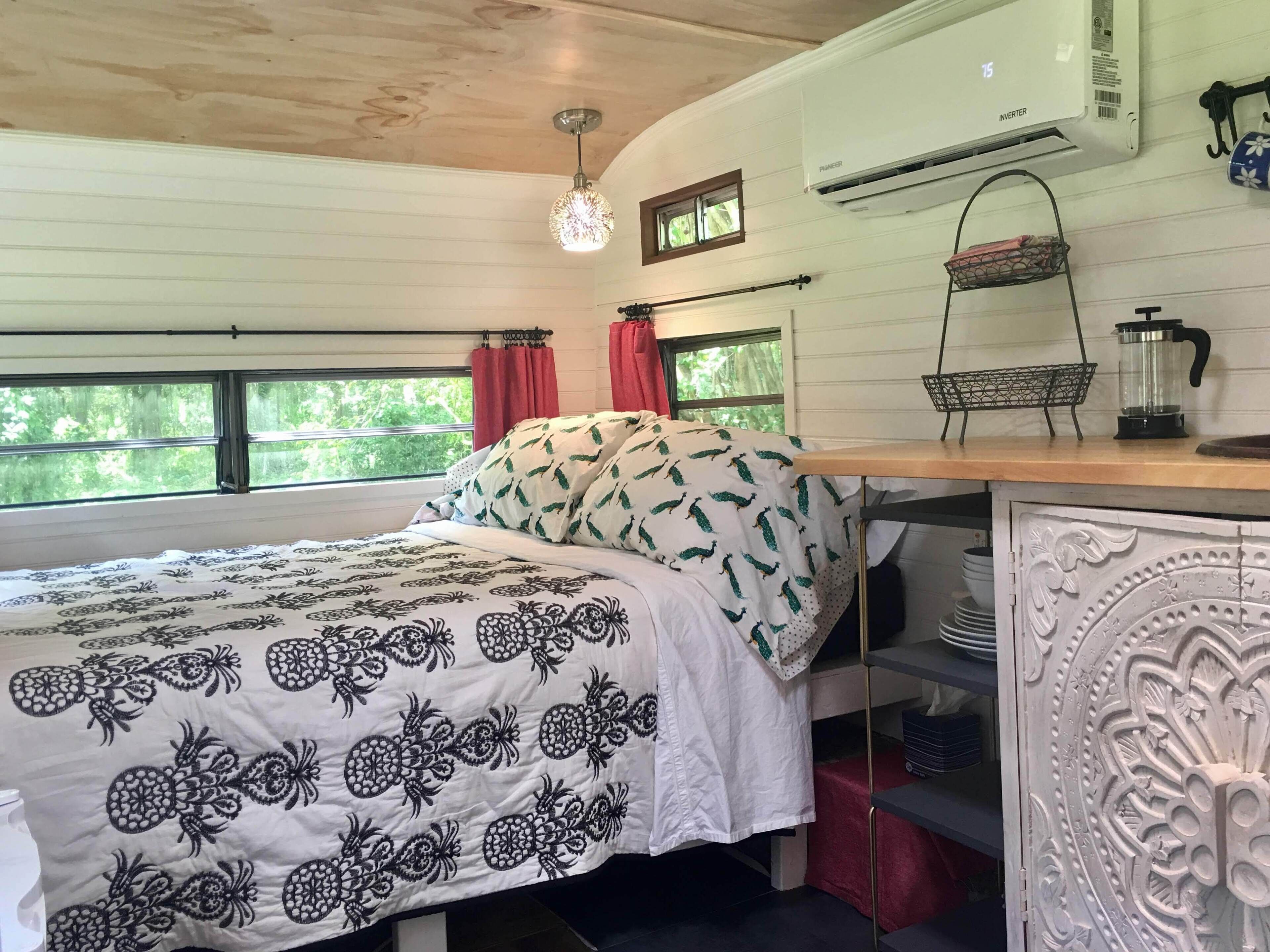 Stylish fully renovated Vintage Camper at Little Cypress Guest Suites