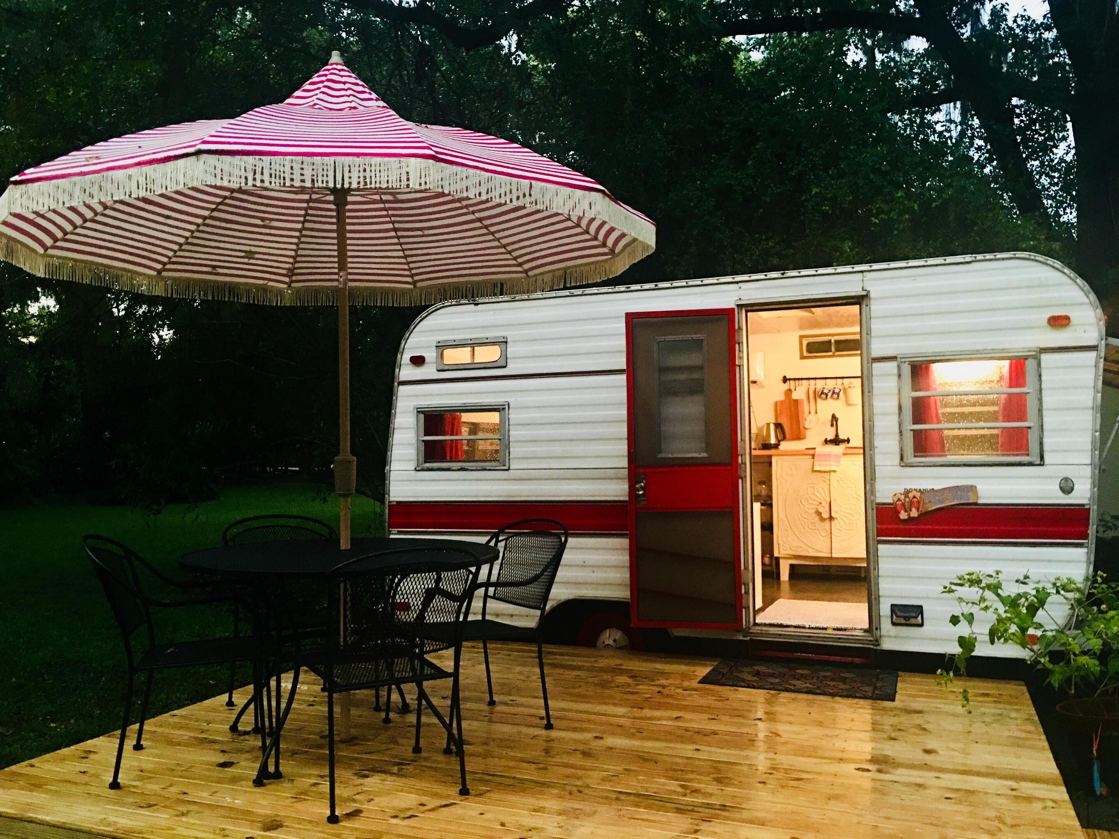 Stylish fully renovated Vintage Camper at Little Cypress Guest Suites