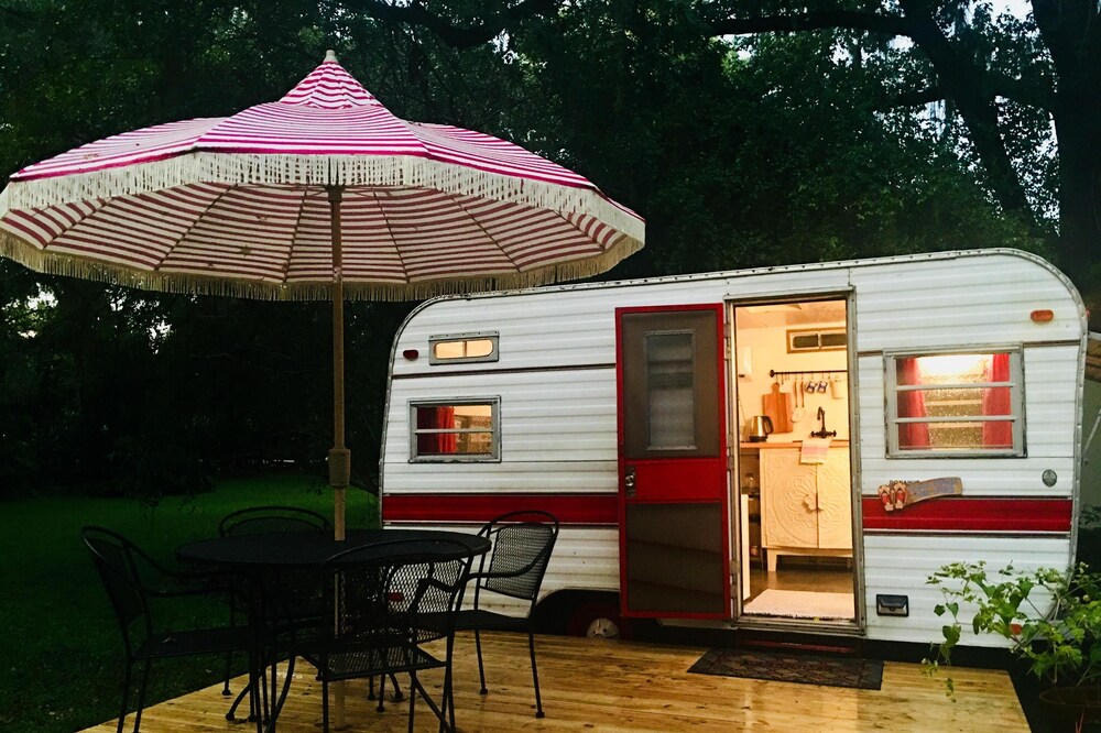 Stylish fully renovated Vintage Camper at Little Cypress Guest Suites
