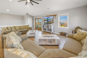 TV, video games, DVD player, stereo - Oceanview Dog Friendly w/ Private Pool, Hot Tub, Wet Bar. Shore Beats Workin' (Frisco)