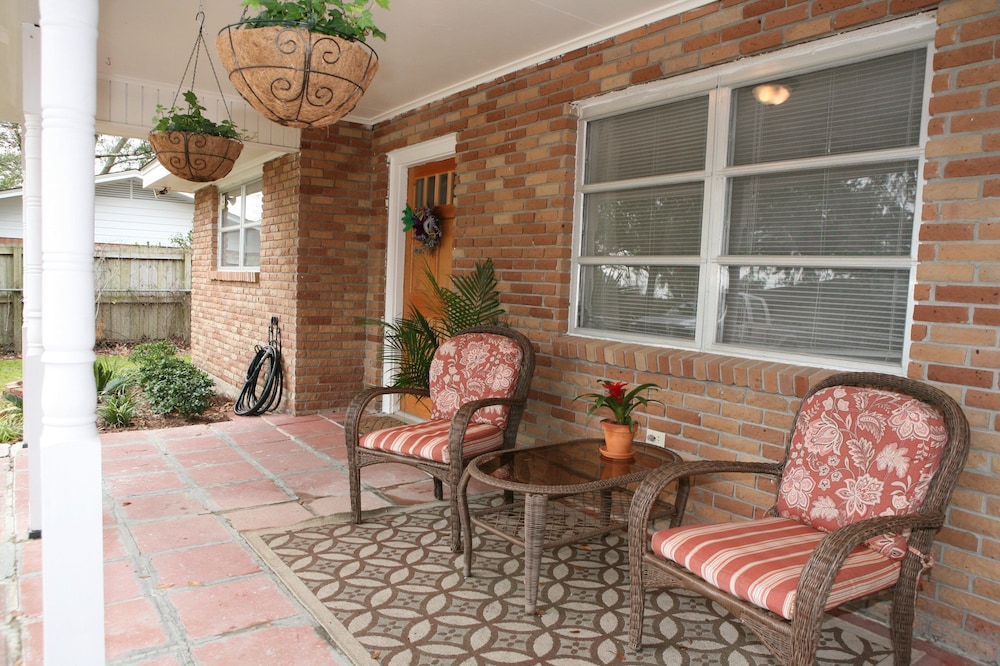 COCOA'S COTTAGE!! Pet-friendly! Near the Beach!