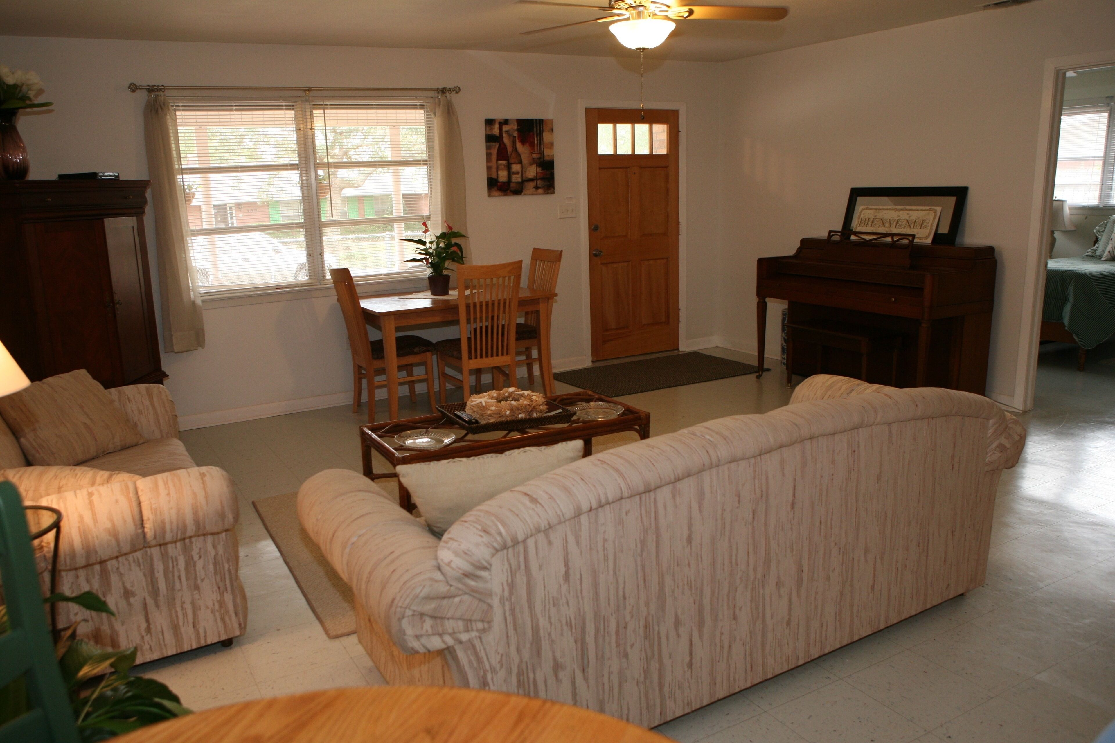 COCOA'S COTTAGE!! Pet-friendly! Near the Beach!