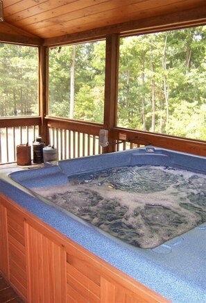 Indoor spa tub