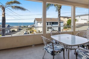 Outdoor dining - Beautiful Custom home, great ocean views! Pets Allowed! (Cayucos)