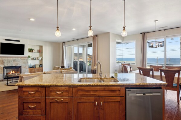 Interior - Beautiful Custom home, great ocean views! Pets Allowed! (Cayucos)