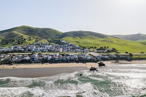 Beach nearby, sun loungers, beach towels - Beautiful Custom home, great ocean views! Pets Allowed! (Cayucos)