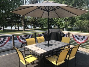 Outdoor dining -  "A Bit Of Heaven" By The Lake (Lake Geneva)