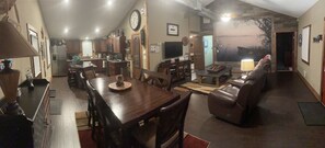 Dining - Cozy Cabin in the Woods - Lake Livingston, Texas (Livingston)