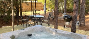 Gemütliche Hütte im Wald