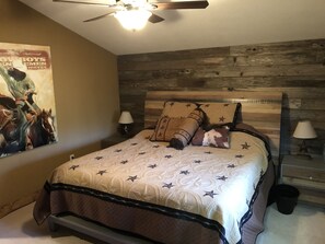 3 bedrooms, iron/ironing board, free WiFi, bed sheets - Cozy Cabin in the Woods - Lake Livingston, Texas (Livingston)