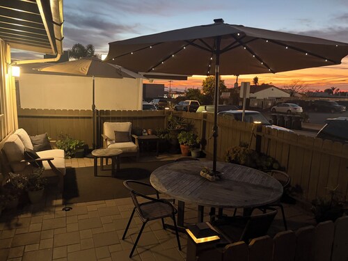 2Bd 1Ba home, private patio, downtown with parking, hi speed wifi, full kitchen