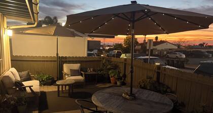 2Bd 1Ba home, private patio, downtown with parking, hi speed wifi, full kitchen