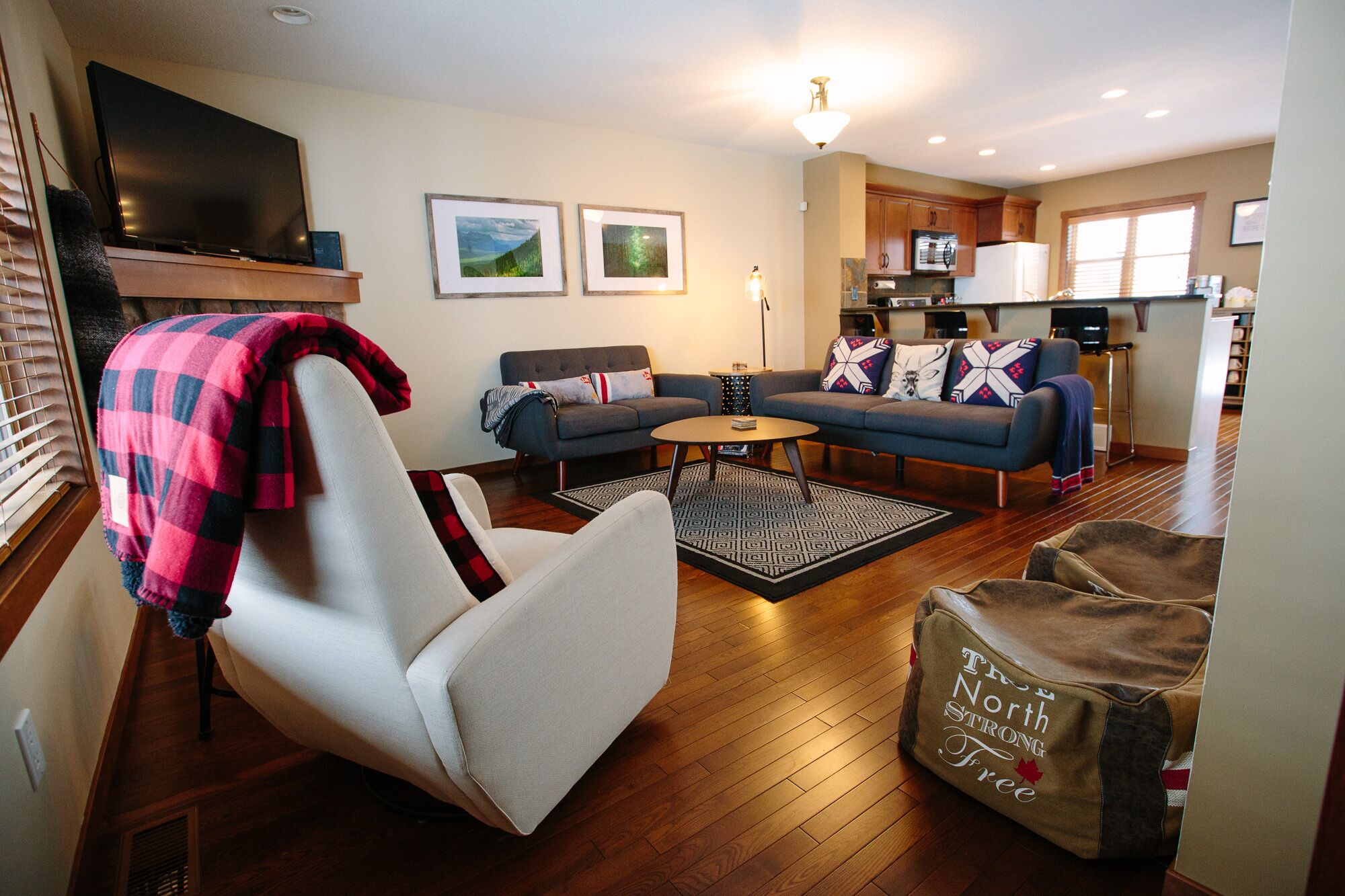 Spacious & Beautiful Townhouse in Charming Downtown Invermere