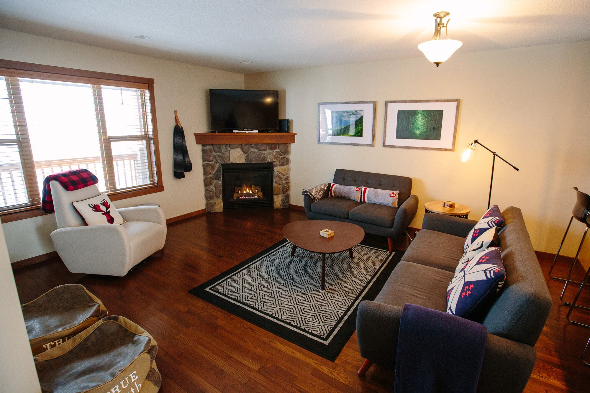 Spacious & Beautiful Townhouse in Charming Downtown Invermere