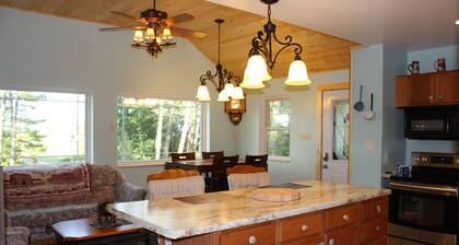 PERFECT LOCATION! Lake Superior View, AuTrain River (Kayak), Snowmobile Trail