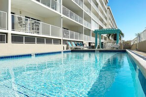 A heated pool - Gulf Dunes 206 • Direct Beach View from 3rd Floor, Upgraded Furnishings, Free Beach Service (Fort Walton Beach)