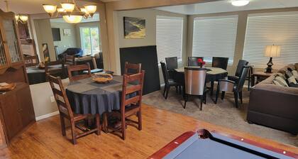 Family Gatherings, Pool Table, Ping Pong, Hot Tub Fun!!