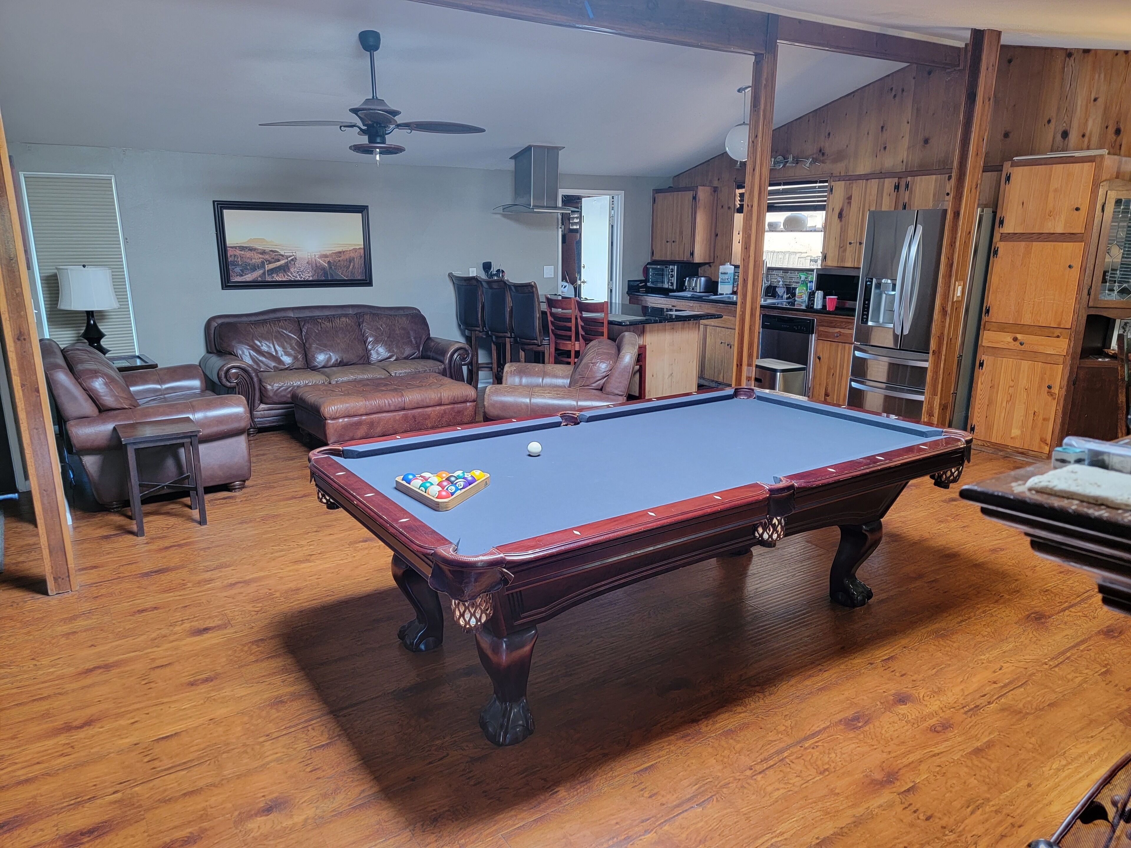 Family Gatherings, Pool Table, Ping Pong, Hot Tub Fun!!
