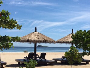 Massage trên bãi biển 