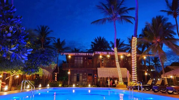 Hồ bơi ngoài trời 