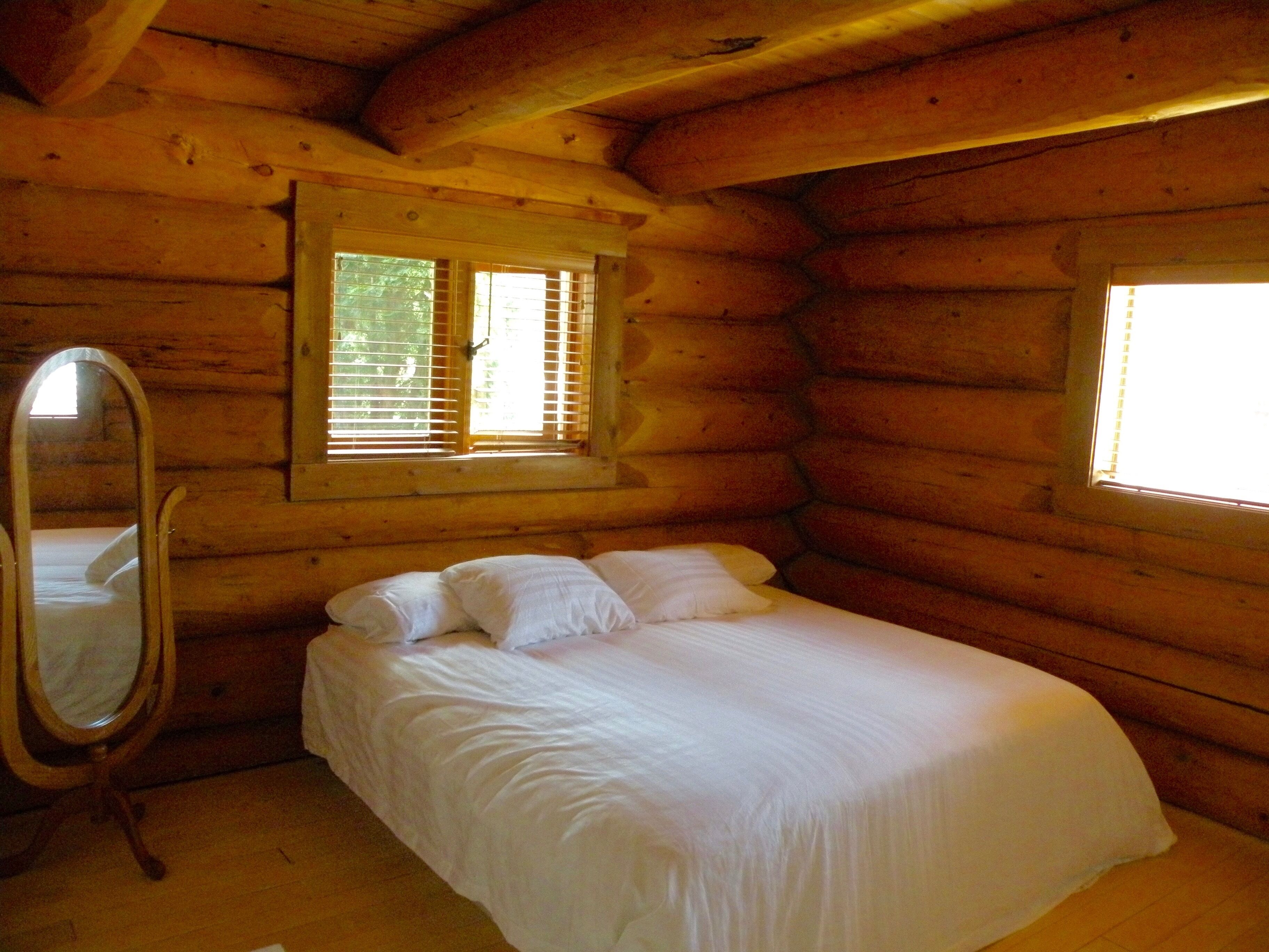 Waterfront Log Home B&B, 4BR, Naramata Bench,  In The Heart Of Wine Country